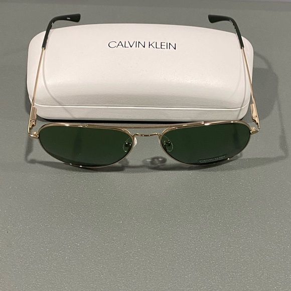Calvin Klein Aviator Sunglasses Style: CK18105S - Gold Frame Green Lenses - Picture 6 of 7
